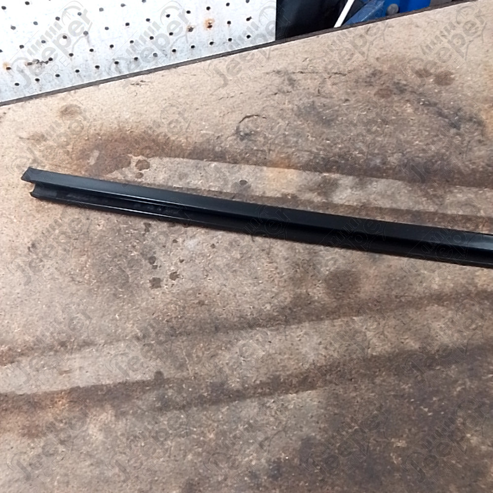 Occasion : Lèche vitre intérieur pour vitre avant droit (2 portes) pour Jeep Cherokee XJ