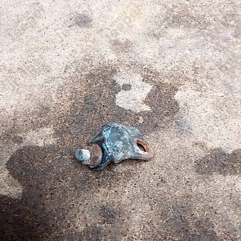 Occasion : Fixation pour barre de capot moteur pour Jeep divers