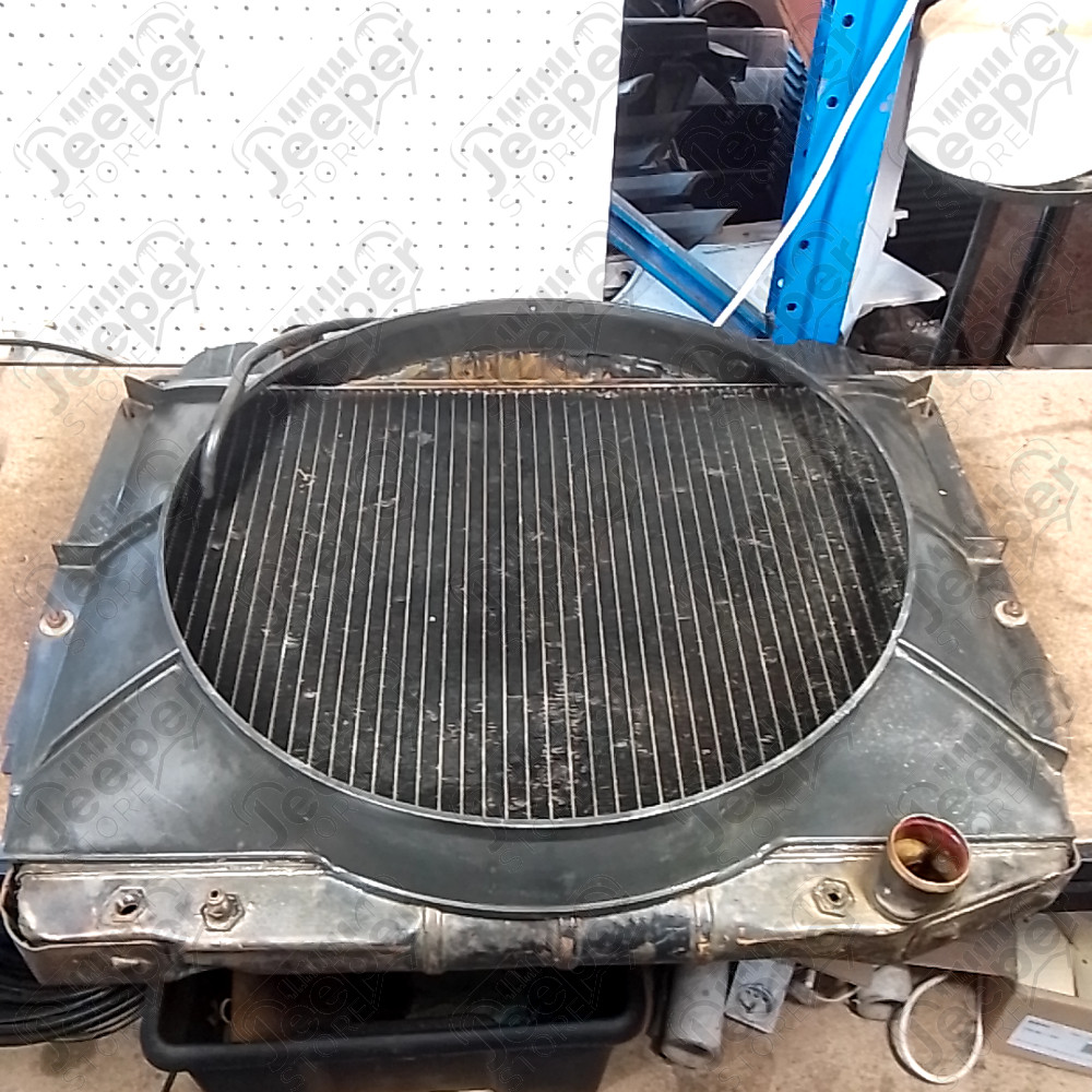 Occasion : Radiateur moteur avec sa buse d'air/ longueur fixation : 74 cm / hauteur : 14,5 cm / largeur : 62 cm pour Jeep divers