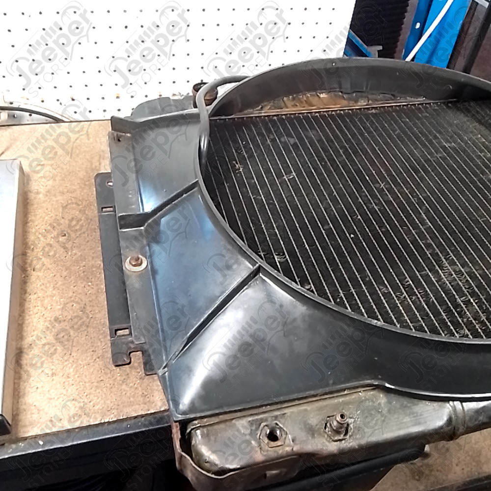 Occasion : Radiateur moteur avec sa buse d'air/ longueur fixation : 74 cm / hauteur : 14,5 cm / largeur : 62 cm pour Jeep divers