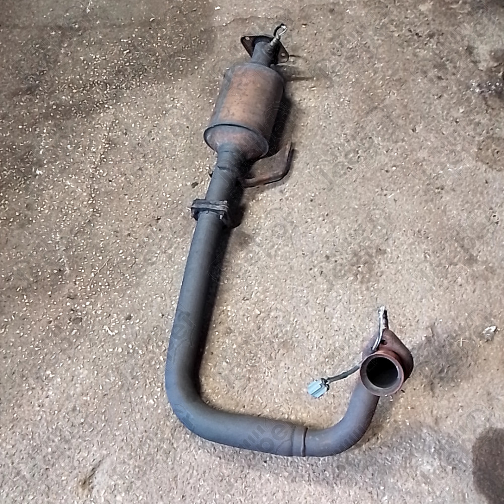 Occasion : Catalyseur avec tube de sortie collecteur / longueur : 109 cm / largeur : 46 cm pour Jeep divers