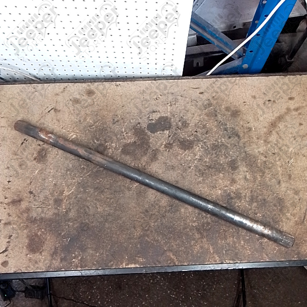 Occasion : Demi arbre de roue arrière/ longueur : 82 cm / cannelures : 30 (des deux côtés) pour Jeep divers