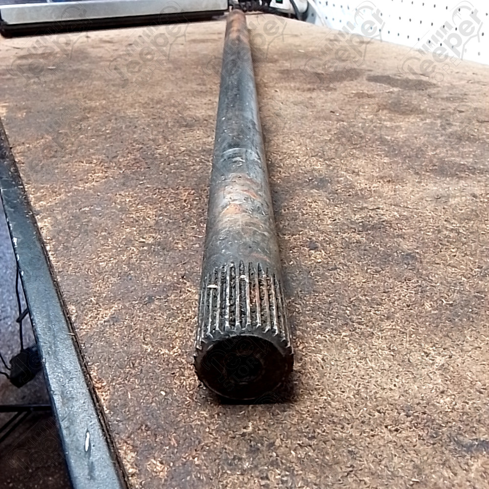 Occasion : Demi arbre de roue arrière/ longueur : 82 cm / cannelures : 30 (des deux côtés) pour Jeep divers