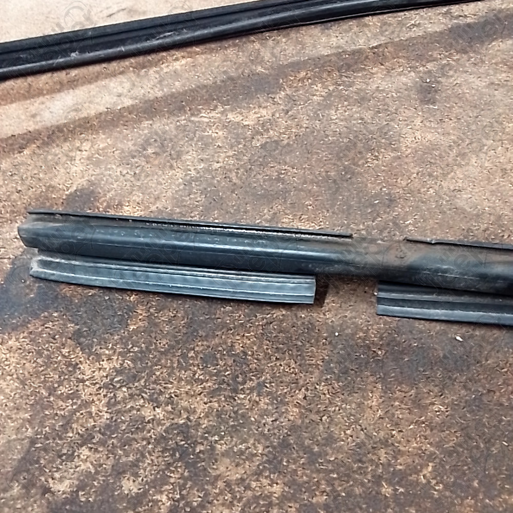 Occasion : Joint pour vitre de porte arrière droit pour Jeep Grand Cherokee WJ, WG