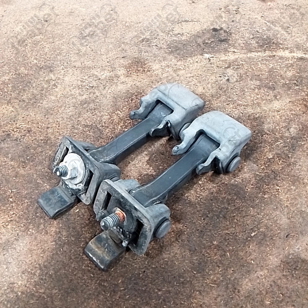 Occasion : Kit de 2 attaches capot moteur / entraxe : 8 cm pour Jeep divers