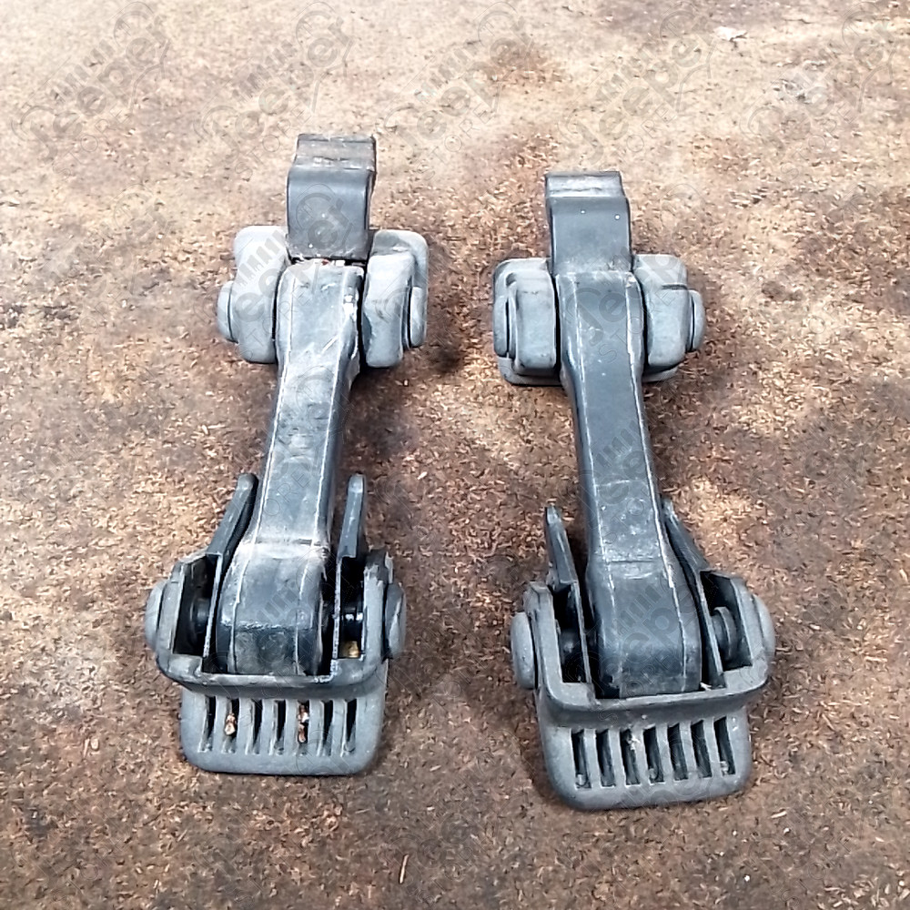 Occasion : Kit de 2 attaches capot moteur / entraxe : 8 cm pour Jeep divers