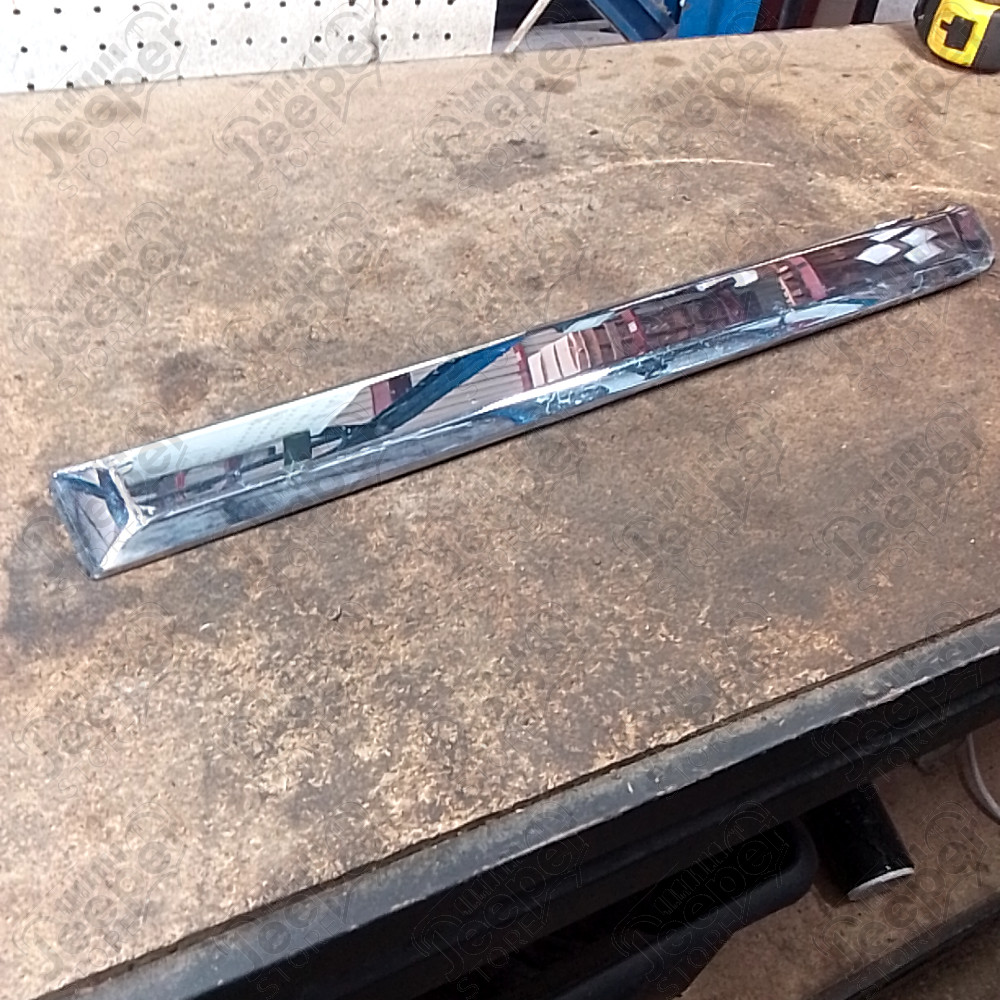 Occasion : Baguette chromée pour porte arrière gauche pour Jeep Grand Cherokee WH, WK