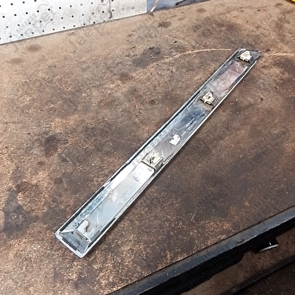 Occasion : Baguette chromée pour porte arrière gauche pour Jeep Grand Cherokee WH, WK