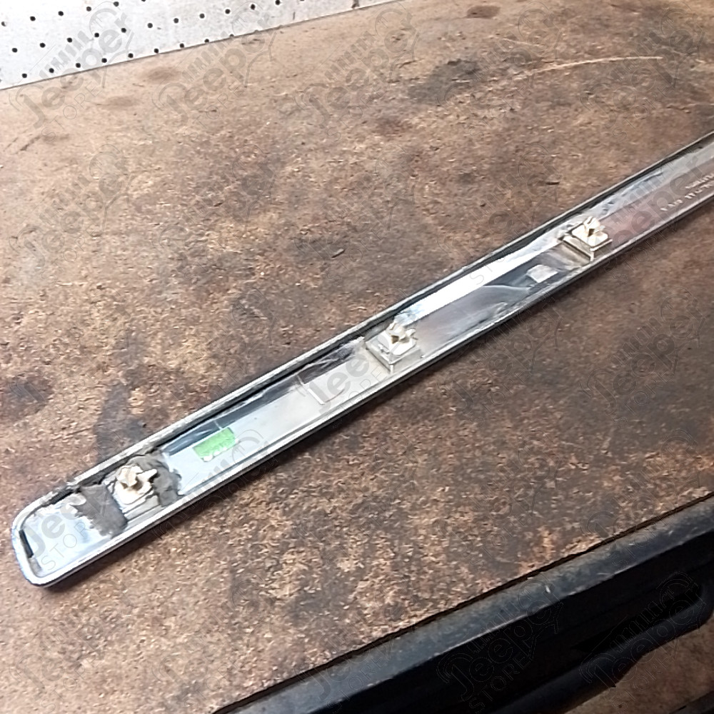Occasion : Baguette chromée pour porte avant gauche pour Jeep Grand Cherokee WH, WK