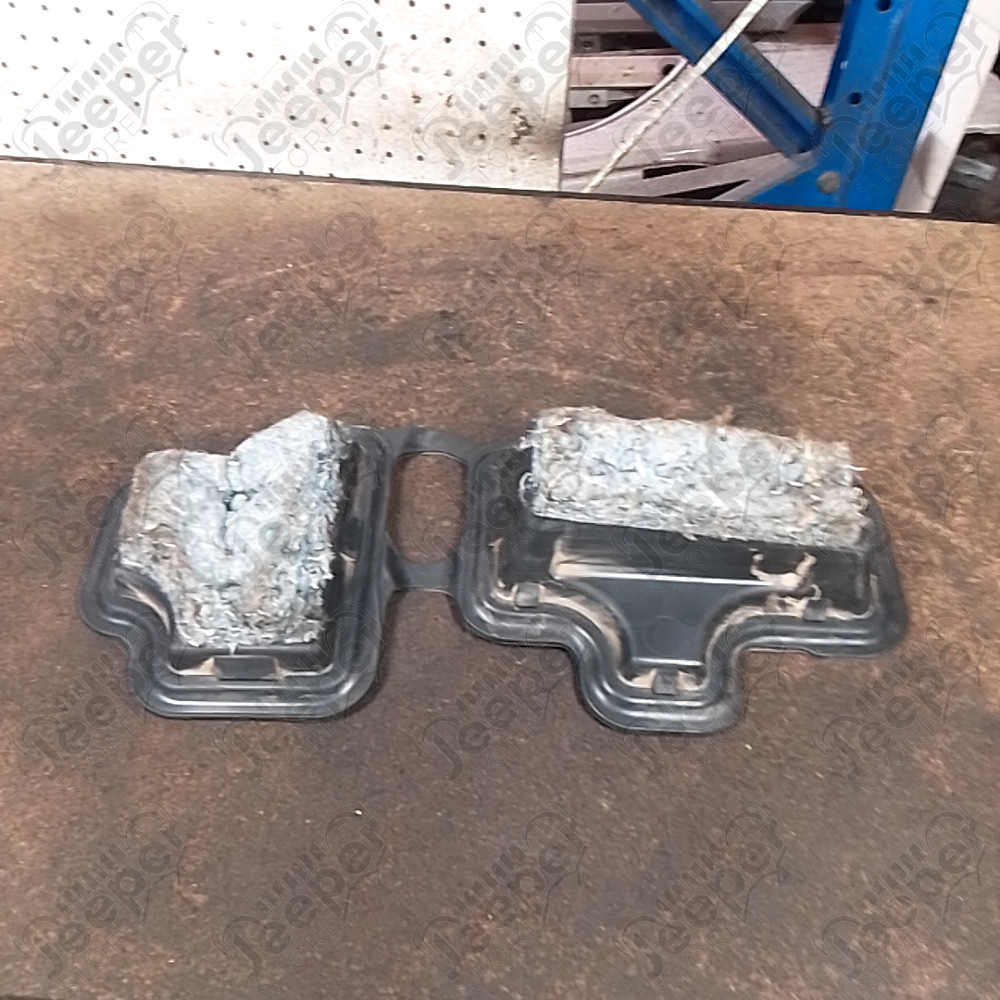 Occasion : Cache sonore entre aile et coffre pour Jeep Grand Cherokee WH, WK