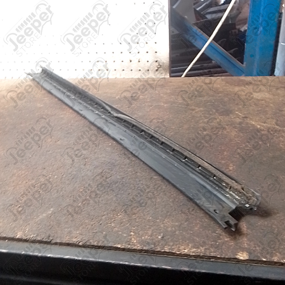 Occasion : Jonction joint de porte pare brise droite pour Jeep Grand Cherokee WH, WK