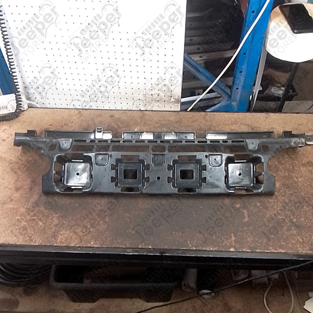 Occasion : Support de montage de pare chocs avant pour Jeep Grand Cherokee WH, WK