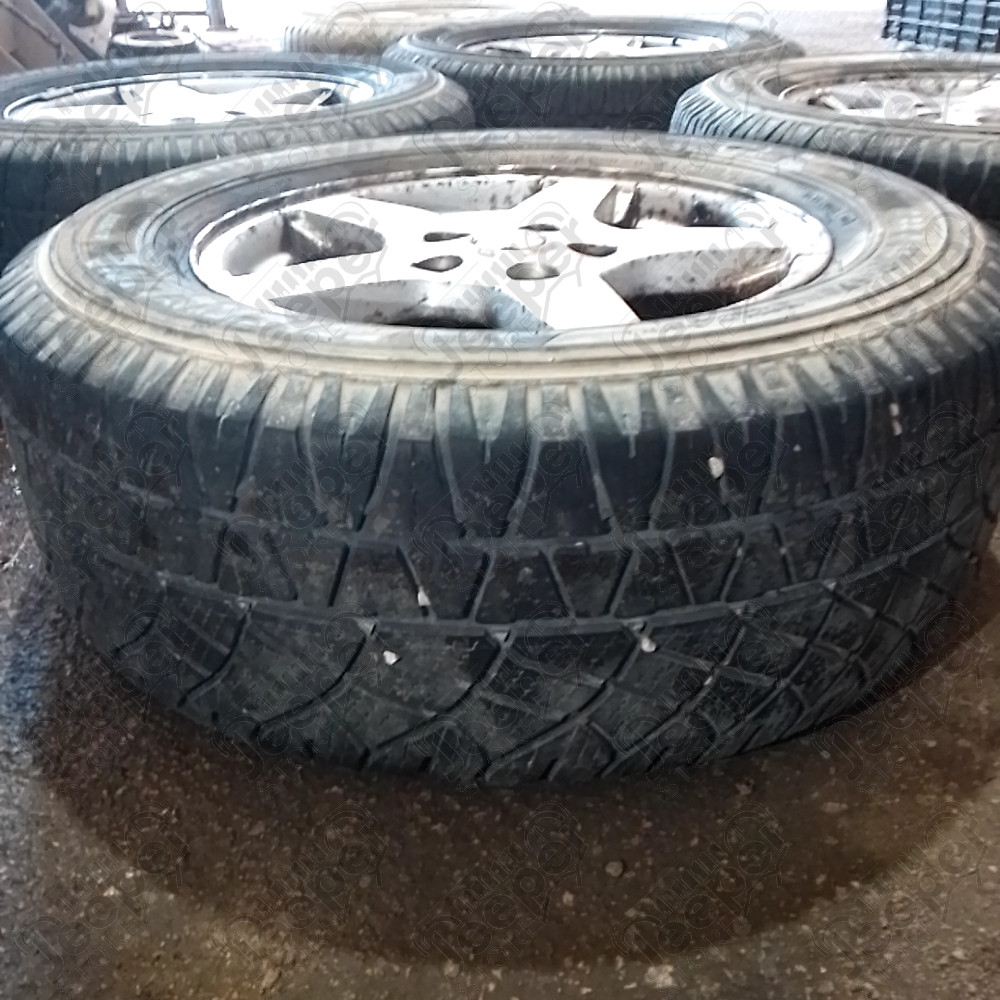 Occasion : Lot de 5 roues d'origine 245/65R17 (4 michelin et 1 goodyear) pour Jeep Grand Cherokee WH, WK