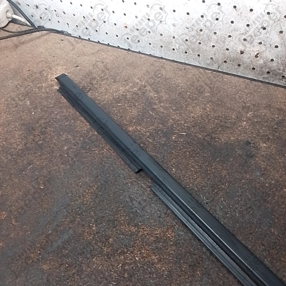 Occasion : Lécheur vitre extérieur arrière gauche pour Jeep Grand Cherokee ZJ, ZG