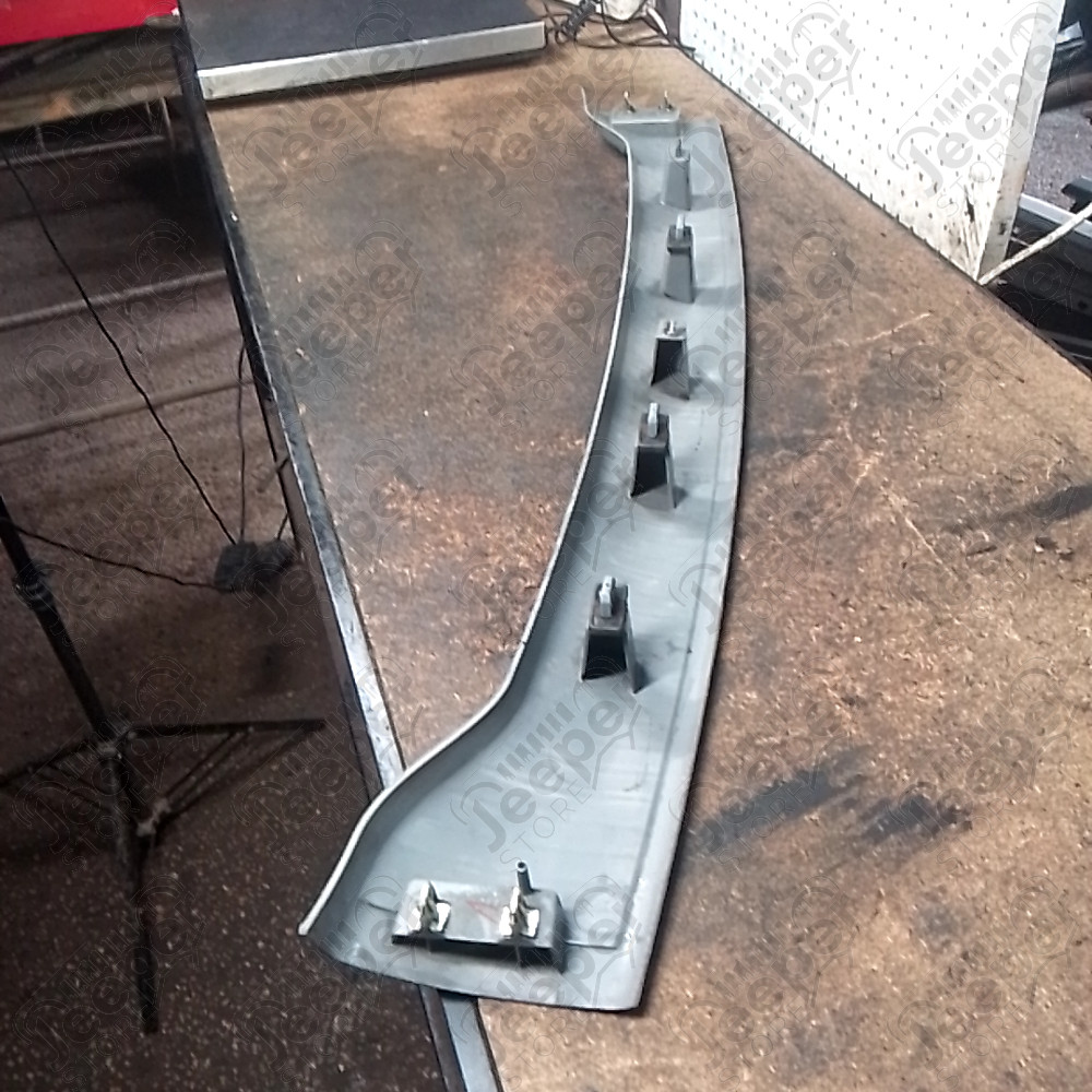 Occasion : Seuil de coffre pour Jeep Cherokee Liberty KJ