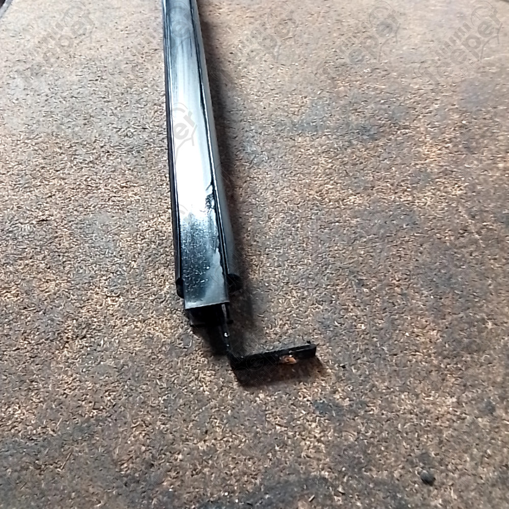 Occasion : Montant entre vitre et custode arrière droite pour Jeep Cherokee XJ