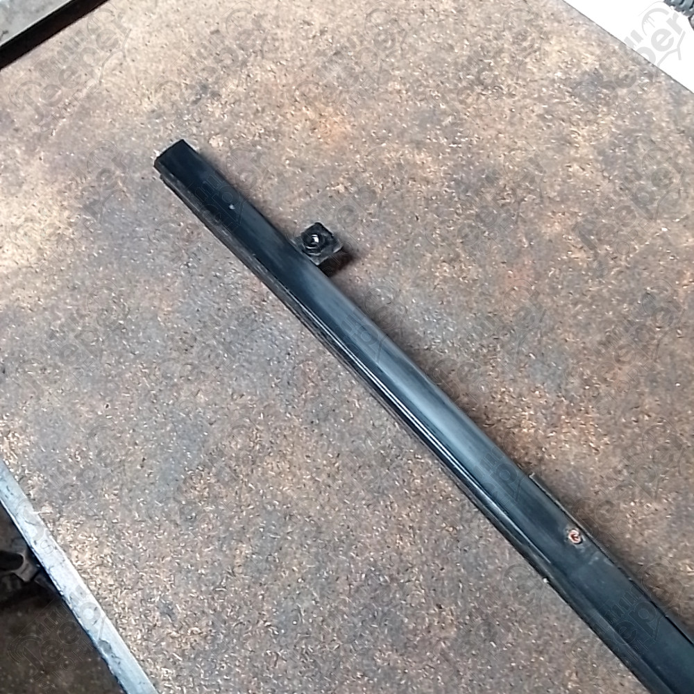 Occasion : Montant entre vitre et custode arrière droite pour Jeep Cherokee XJ