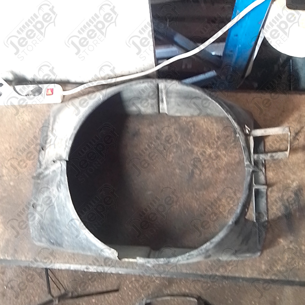 Occasion : Buse de ventilateur de radiateur / longueur : 69,5 cm / largeur : 48,5 cm / épaisseur : 25 cm pour Jeep divers