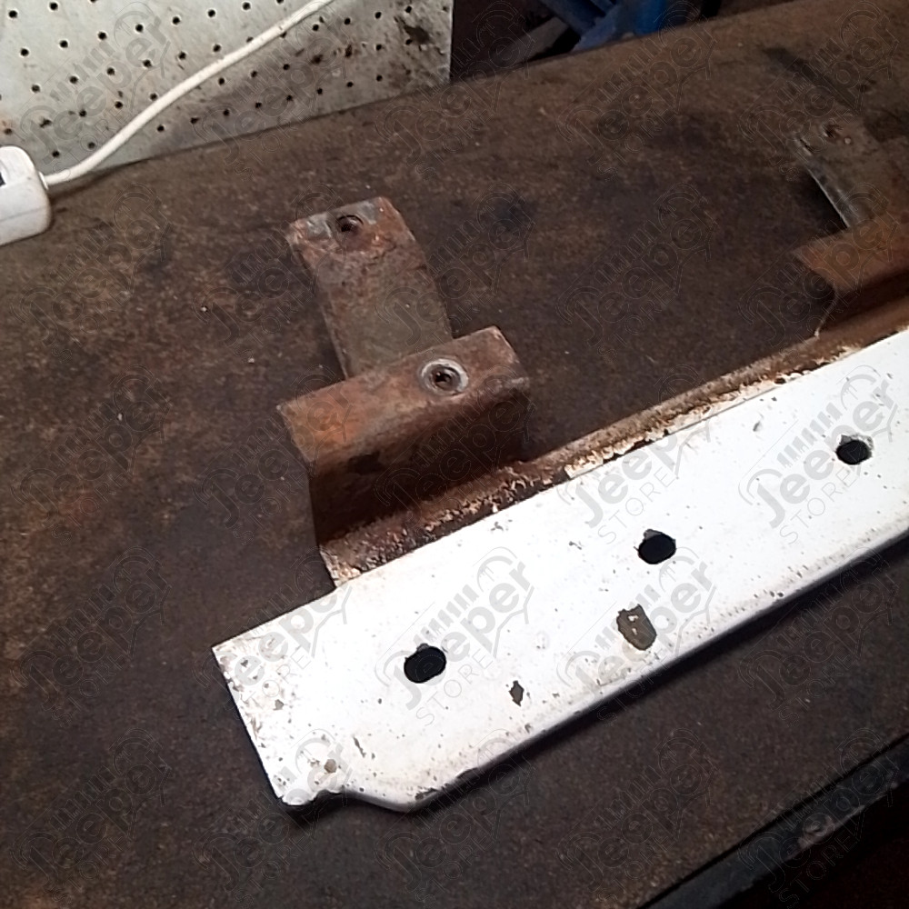 Occasion : Marche pied d'origine coté droit pour Jeep Wrangler YJ