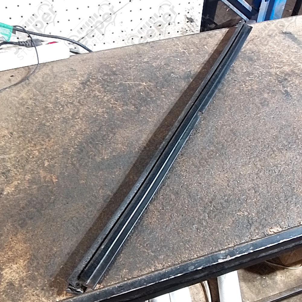 Occasion : Lèche vitre extérieur avant gauche pour Jeep Grand Cherokee WJ, WG