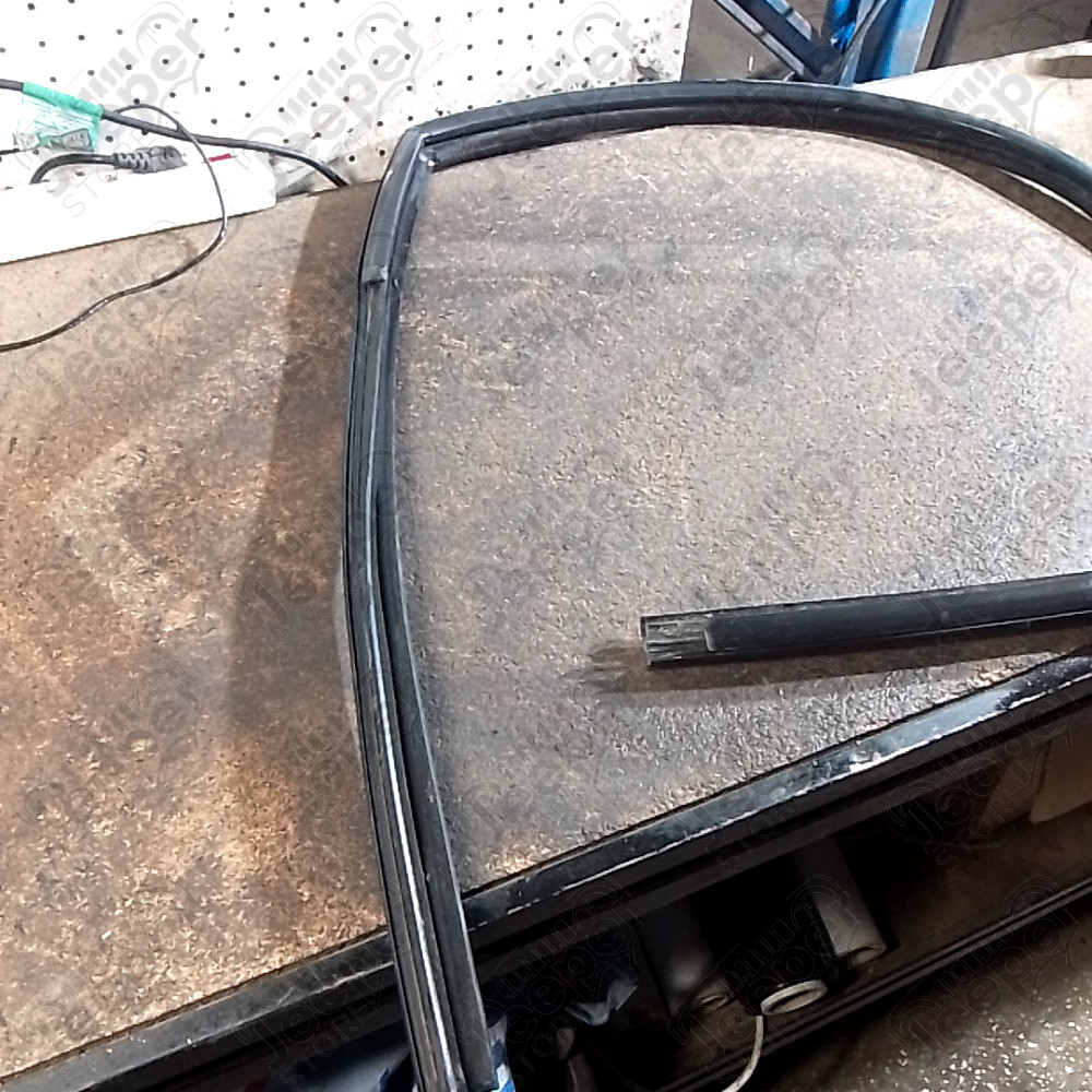 Occasion : Joint de vitre avant gauche pour Jeep Grand Cherokee ZJ, ZG