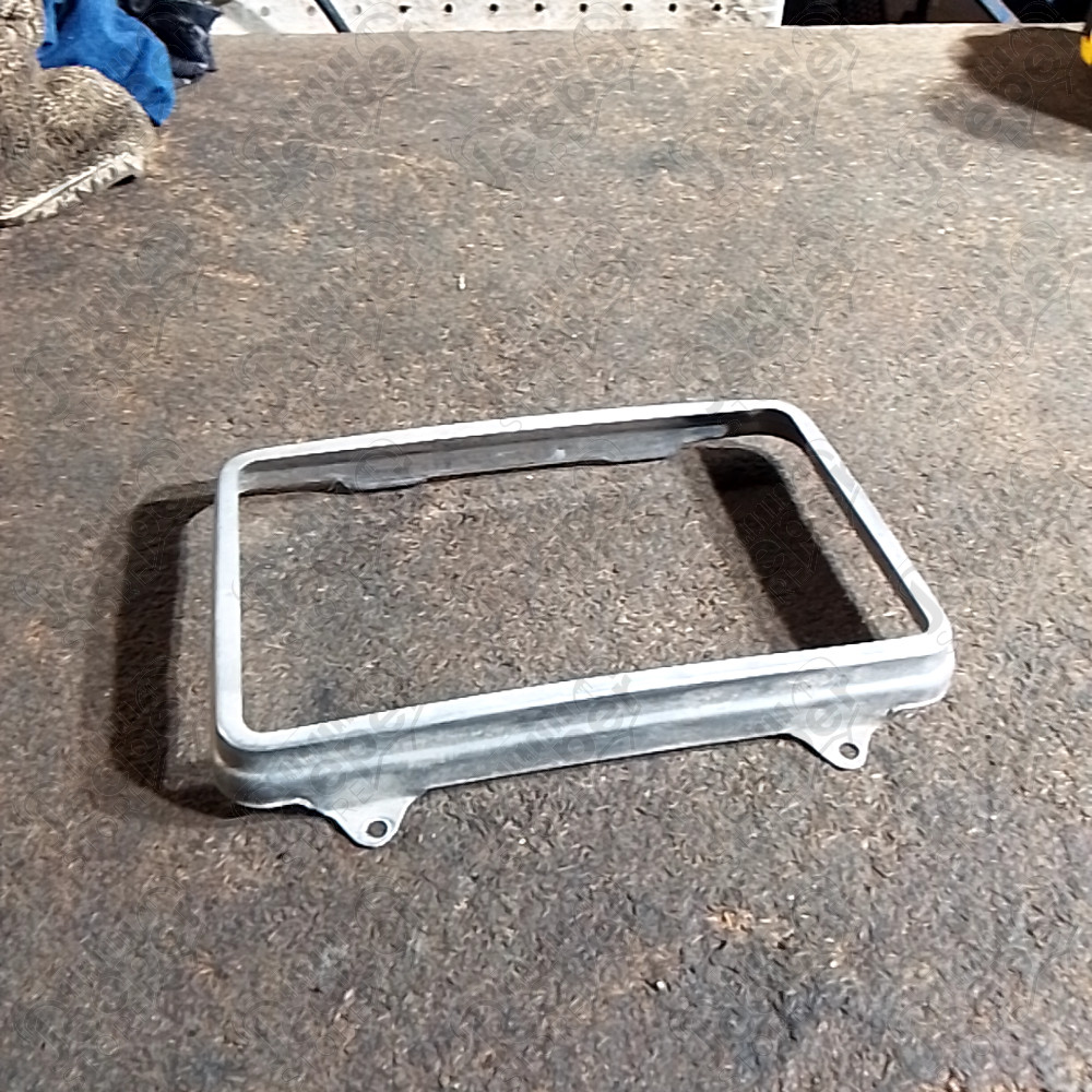 Occasion : Enjoliveur de phare avant d'origine version Europe pour Jeep Wrangler YJ