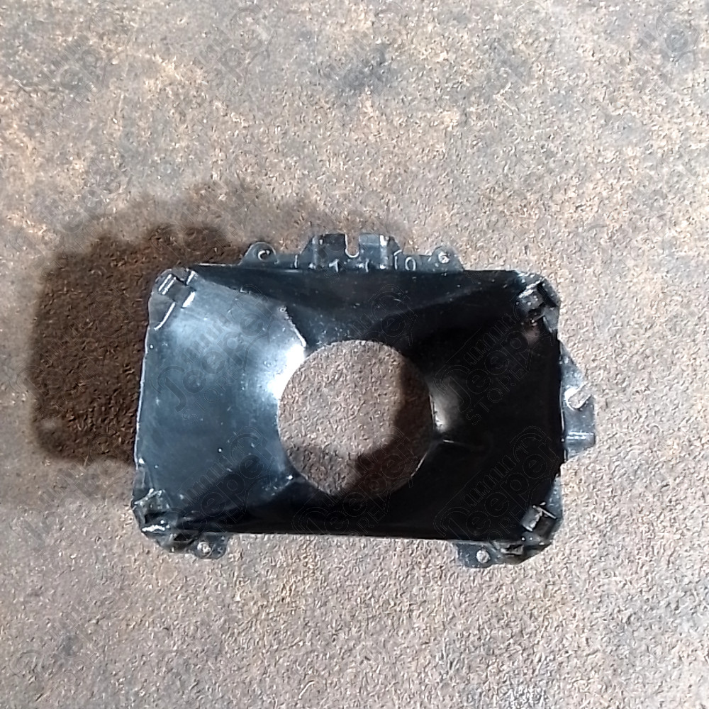 Occasion : Cuvelage pour phare avant gauche version Europe pour Jeep Wrangler YJ