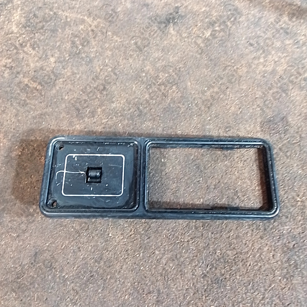 Occasion : Cache plastique intérieur porte arrière gauche ou droit pour poignée et ouverture vitre pour Jeep Cherokee XJ