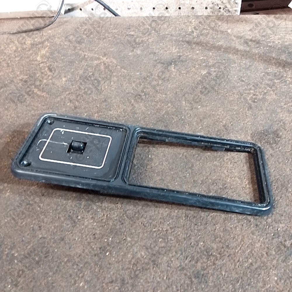 Occasion : Cache plastique intérieur porte arrière gauche ou droit pour poignée et ouverture vitre pour Jeep Cherokee XJ