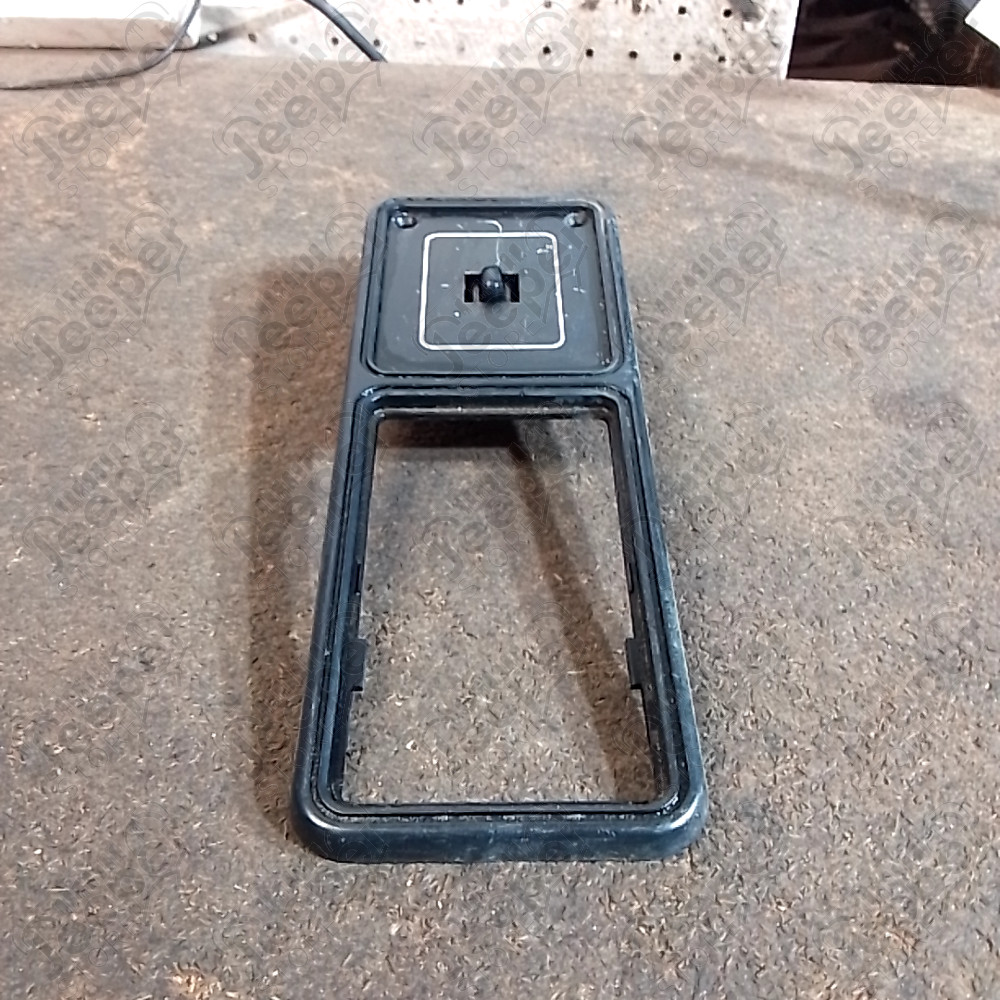 Occasion : Cache plastique intérieur porte arrière gauche ou droit pour poignée et ouverture vitre pour Jeep Cherokee XJ