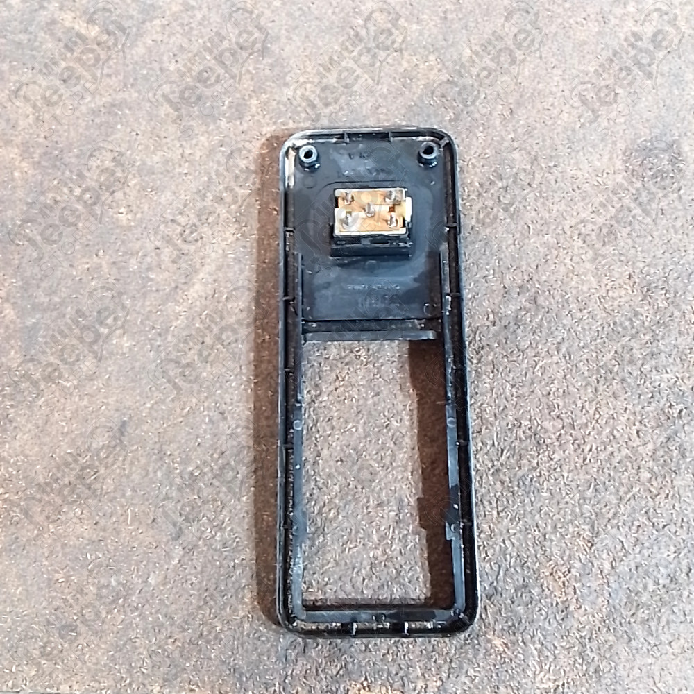 Occasion : Cache plastique intérieur porte arrière gauche ou droit pour poignée et ouverture vitre pour Jeep Cherokee XJ