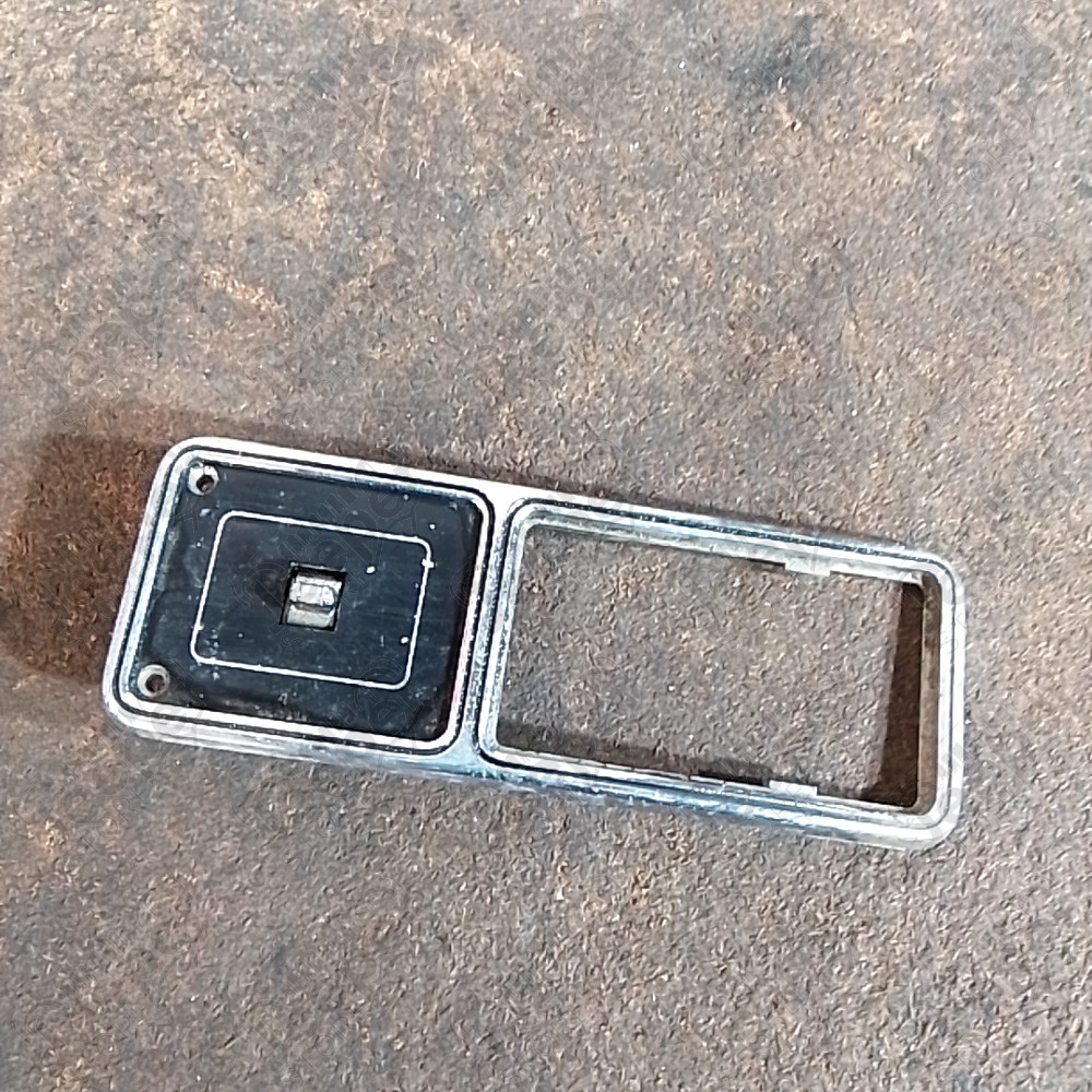 Occasion : Cache plastique intérieur porte arrière gauche ou droit pour poignée et ouverture vitre pour Jeep Cherokee XJ