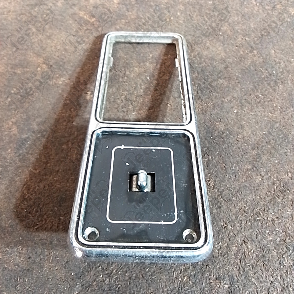Occasion : Cache plastique intérieur porte arrière gauche ou droit pour poignée et ouverture vitre pour Jeep Cherokee XJ