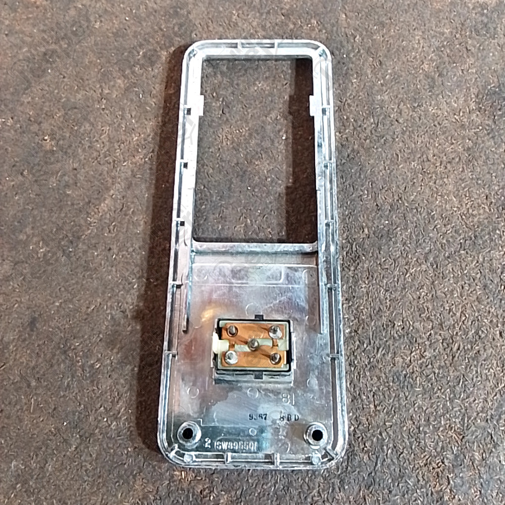 Occasion : Cache plastique intérieur porte arrière gauche ou droit pour poignée et ouverture vitre pour Jeep Cherokee XJ