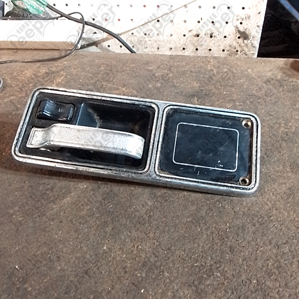 Occasion : Cache plastique + poignée intérieur porte avant gauche pour Jeep Cherokee XJ