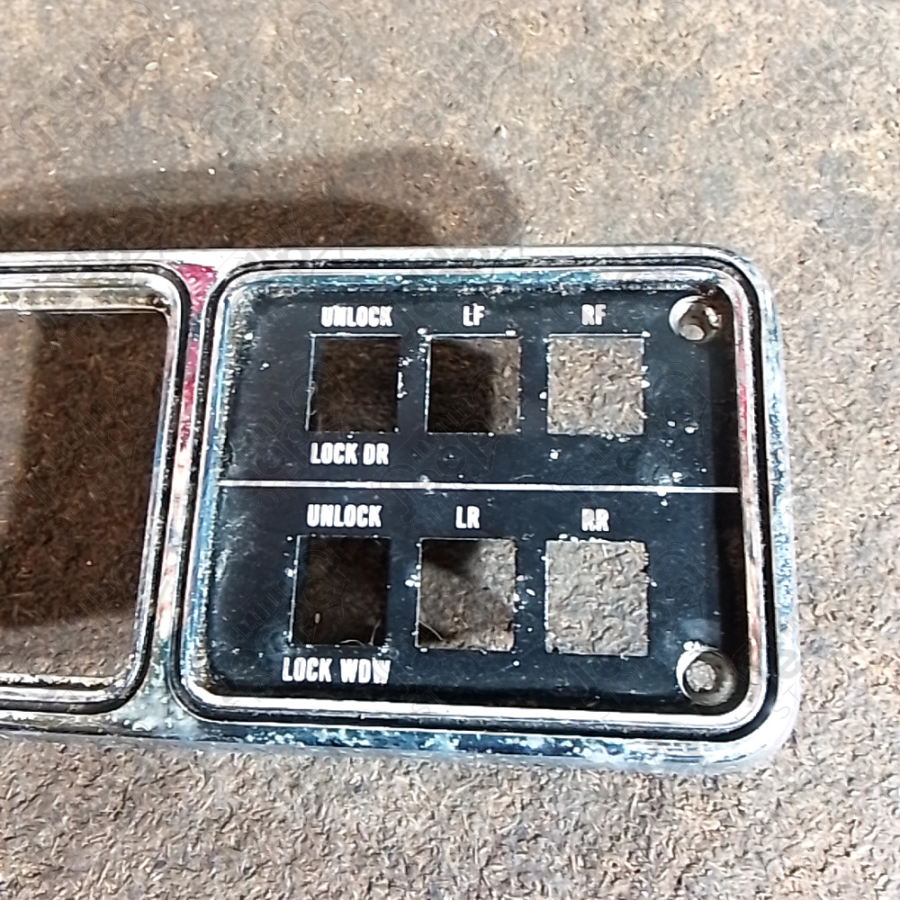 Occasion : Cache plastique intérieur porte avant gauche pour commande vitre pour Jeep Cherokee XJ