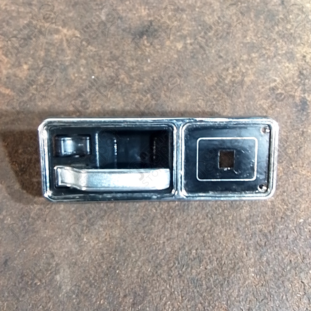 Occasion : Cache plastique + poignée intérieur porte arrière gauche pour Jeep Cherokee XJ