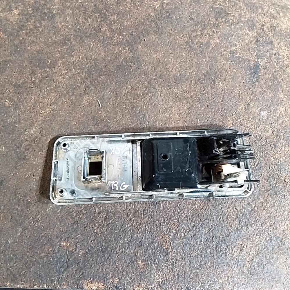 Occasion : Cache plastique + poignée intérieur porte arrière gauche pour Jeep Cherokee XJ