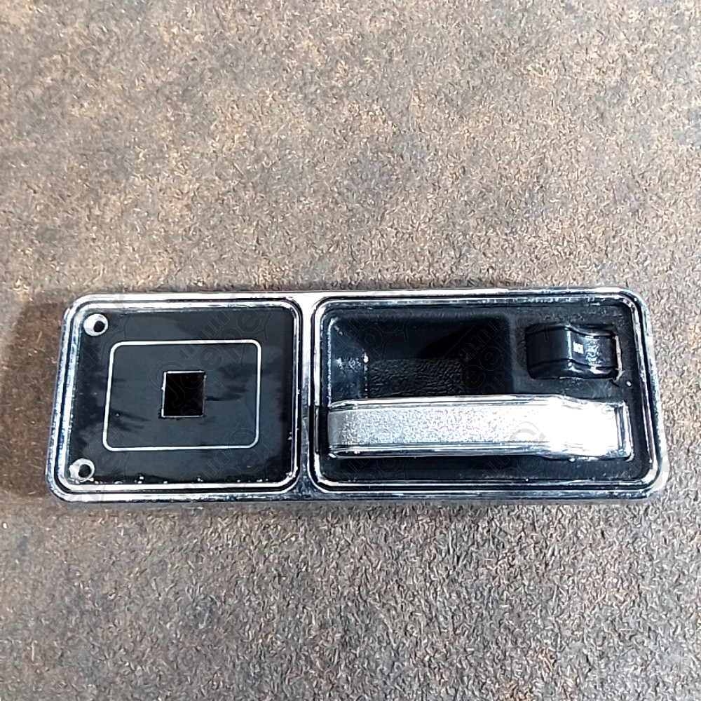 Occasion : Cache plastique + poignée intérieur porte arrière droit pour Jeep Cherokee XJ