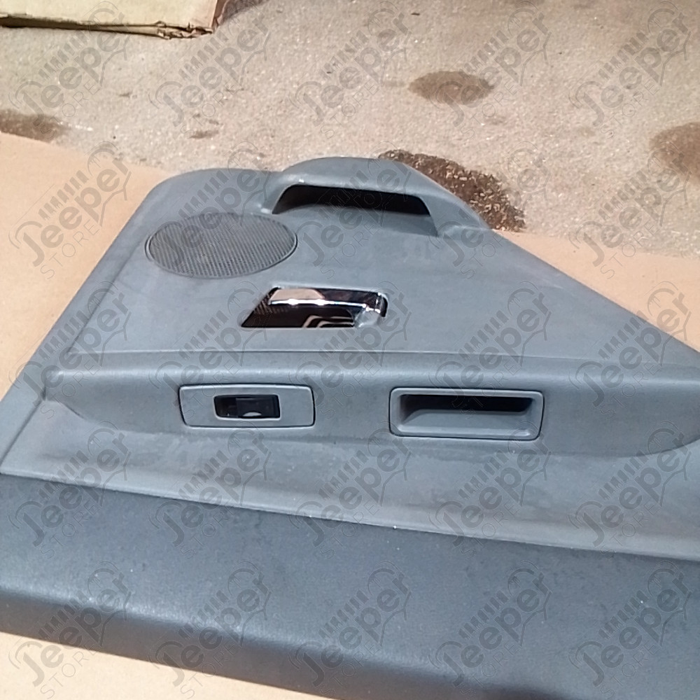 Occasion : Panneau de porte intérieur arrière gauche gris (poignée cassée) pour Jeep Grand Cherokee WH, WK
