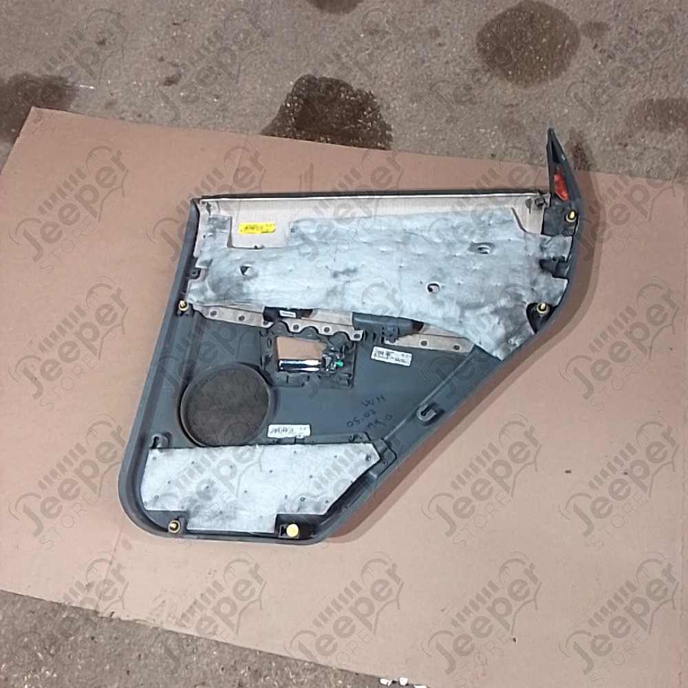Occasion : Panneau de porte intérieur arrière gauche gris (poignée cassée) pour Jeep Grand Cherokee WH, WK