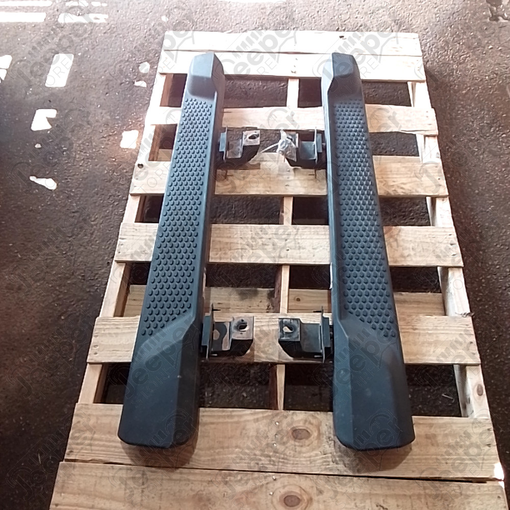 Occasion : Kit de 2 marche pieds origine pour 2 portes pour Jeep Wrangler JL