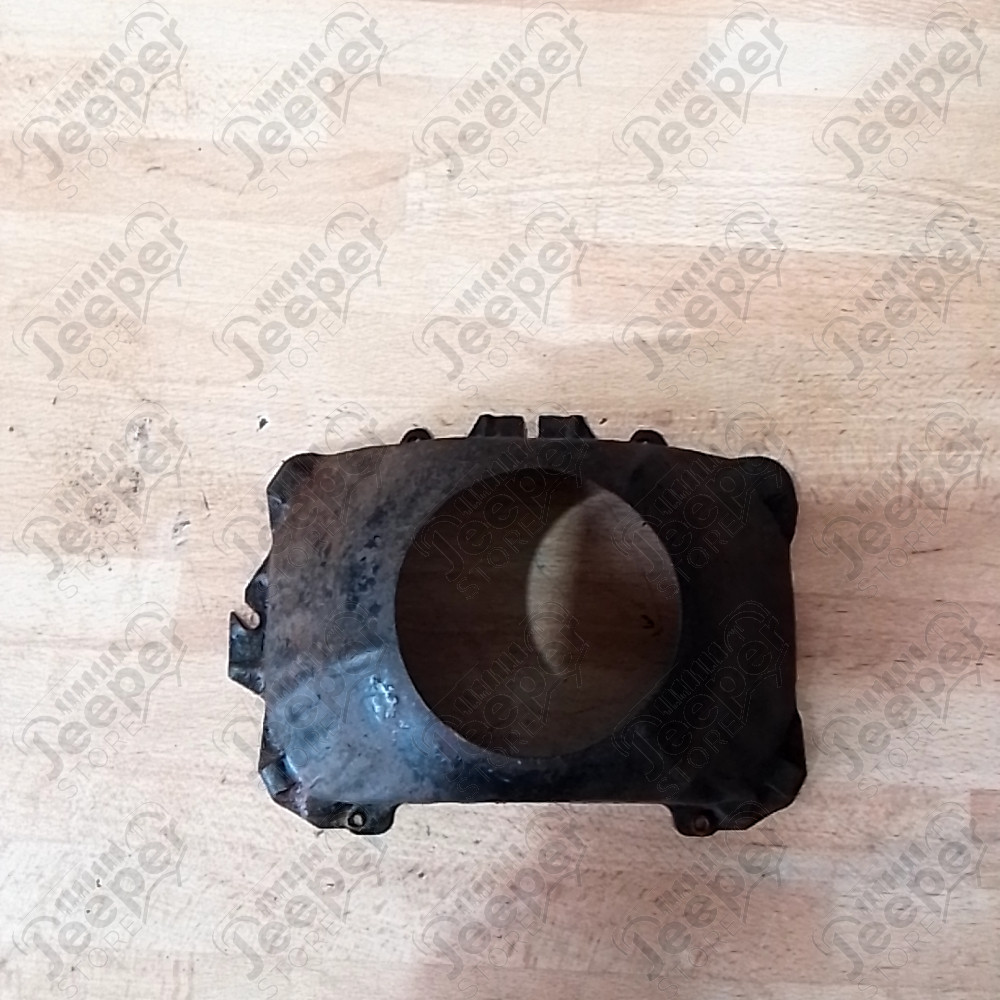 Occasion : Cuvelage pour phare avant gauche version europe pour Jeep Wrangler YJ