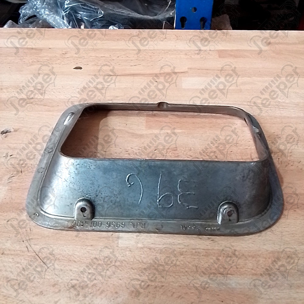 Occasion : Enjoliveur de phare avant droitchromé origine Europe pour Jeep Wrangler YJ