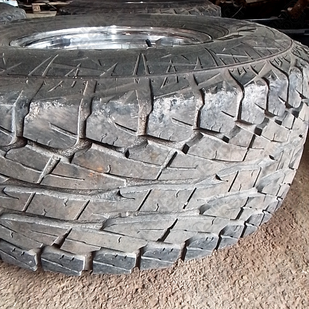 Occasion : Lot de 4 roues 33/12.50R15 (jantes chromée Triangular 5x139.7 + pneus Falken) pour Jeep FC150, CCSJ, GWSJ, SWSJ, WSJ, M715, WJT