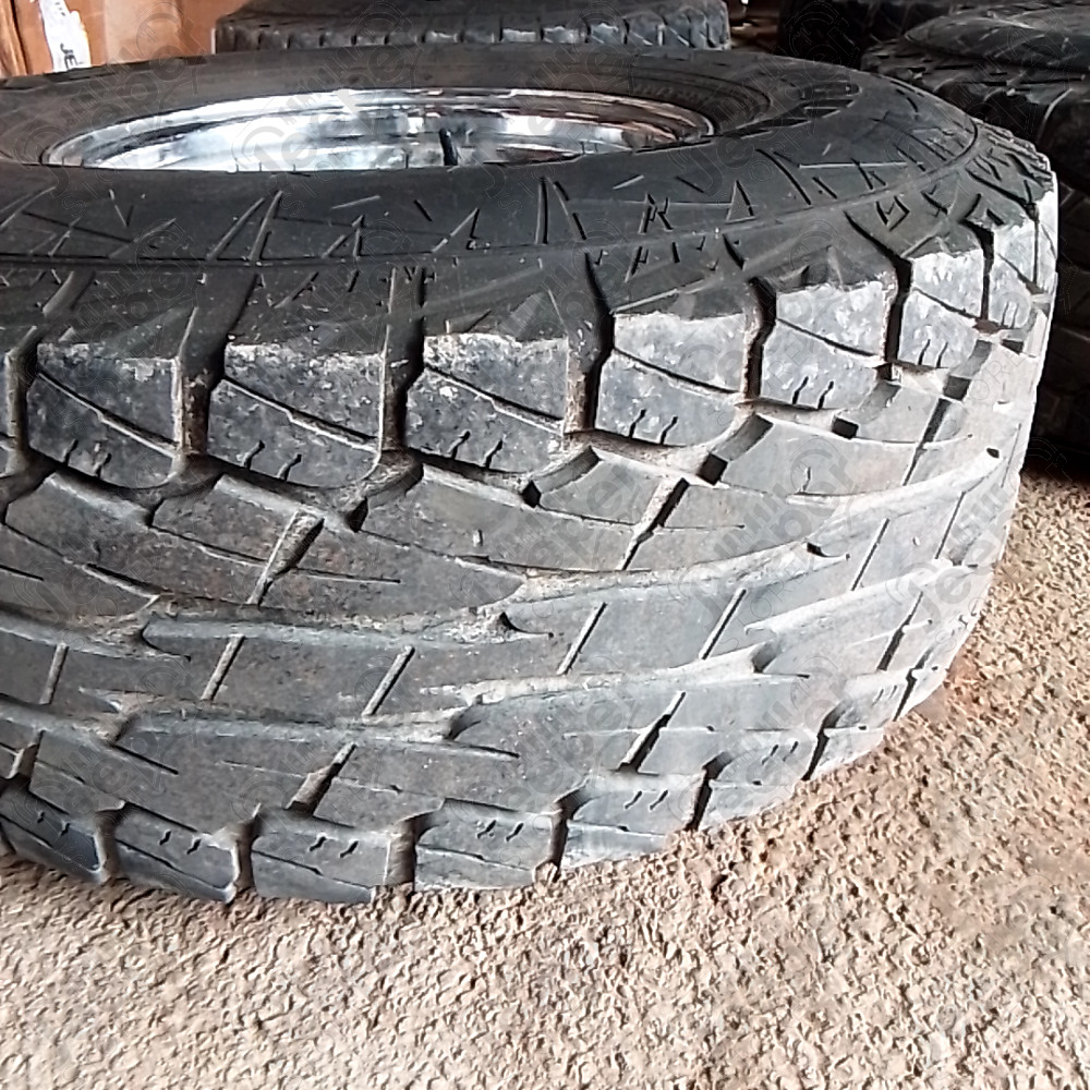 Occasion : Lot de 4 roues 33/12.50R15 (jantes chromée Triangular 5x139.7 + pneus Falken) pour Jeep FC150, CCSJ, GWSJ, SWSJ, WSJ, M715, WJT