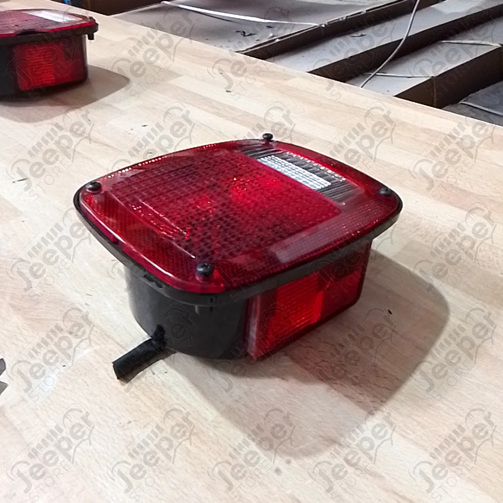 Occasion : Feu arrière droit modèle US pour Jeep CJ7, CJ8, YJ, TJ