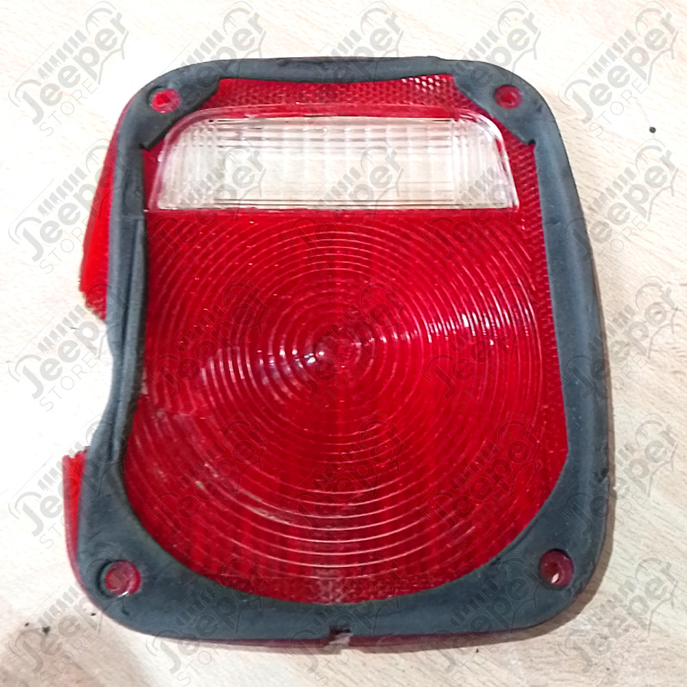 Occasion : Feu arrière droit (plastique cassé) modèle US pour Jeep CJ7, CJ8, YJ, TJ