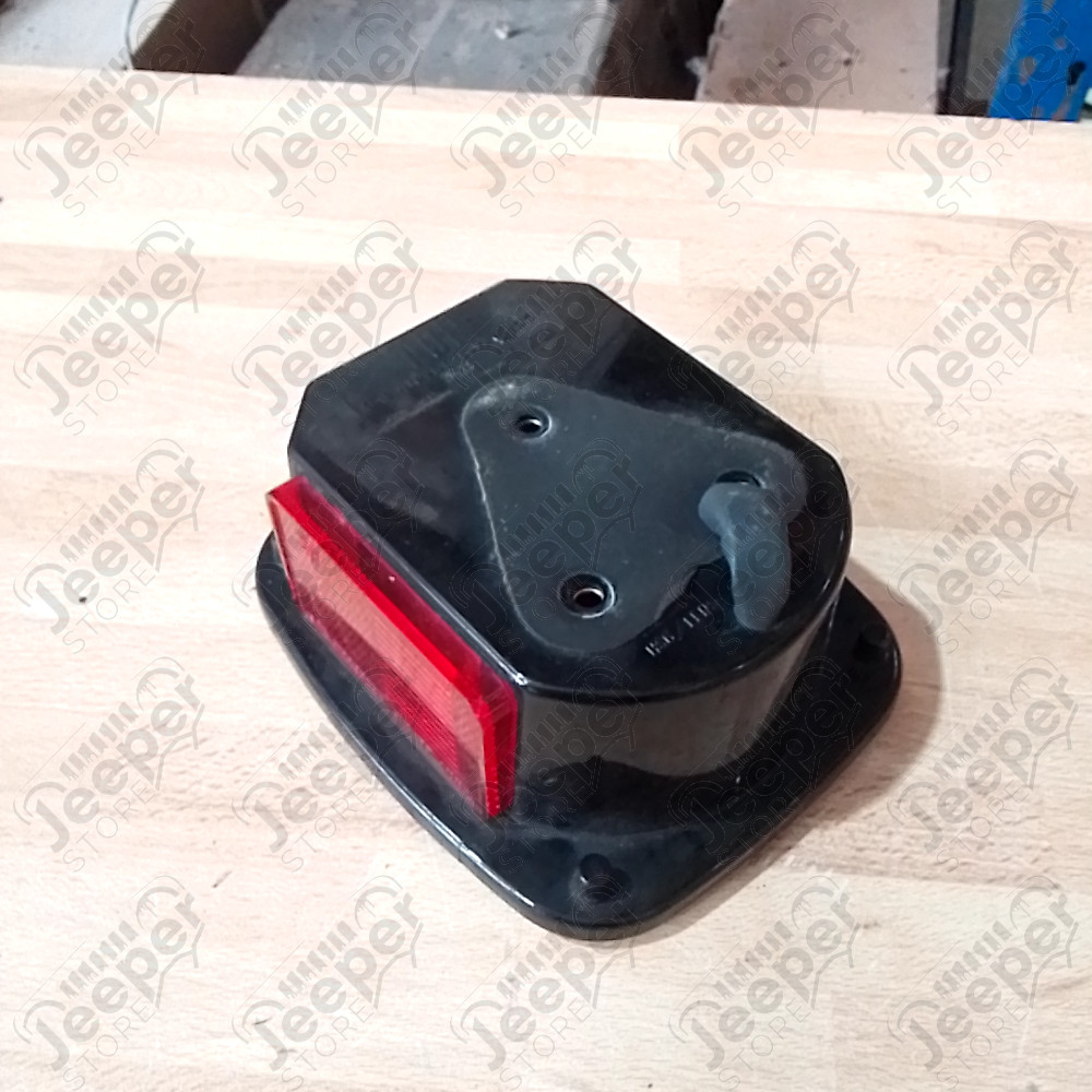 Occasion : Feu arrière droit (plastique cassé) modèle US pour Jeep CJ7, CJ8, YJ, TJ