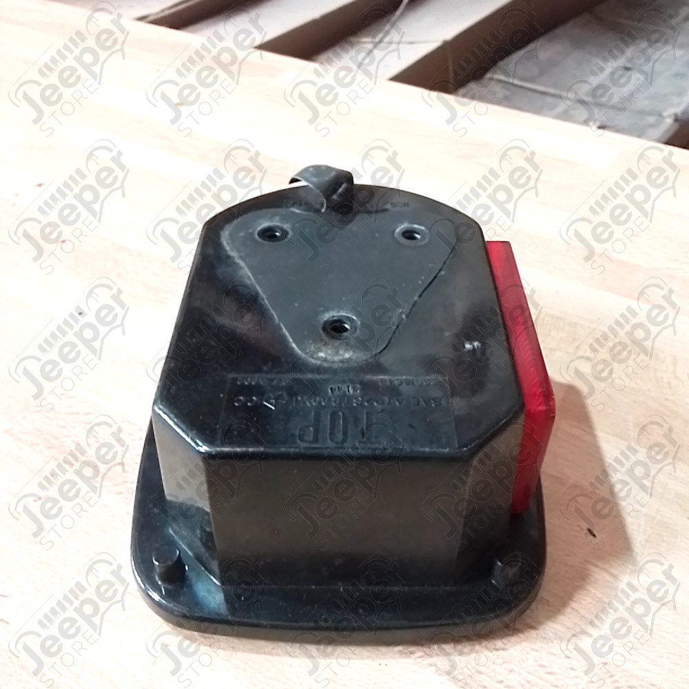 Occasion : Feu arrière droit (plastique cassé) modèle US pour Jeep CJ7, CJ8, YJ, TJ